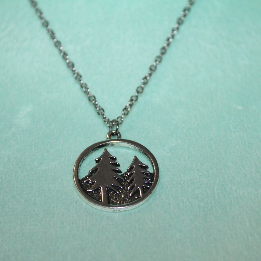Nwt: Two Pine Trees & Mountains Necklace
